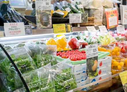 RZJP131015_031_Ryokuken_vegetable_shop